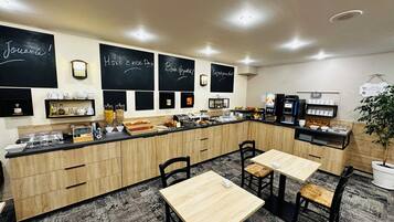Petit déjeuner buffet (11 EUR par personne)