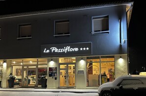 Exterior - Logis Hôtel le Passiflore (Chateaubernard)