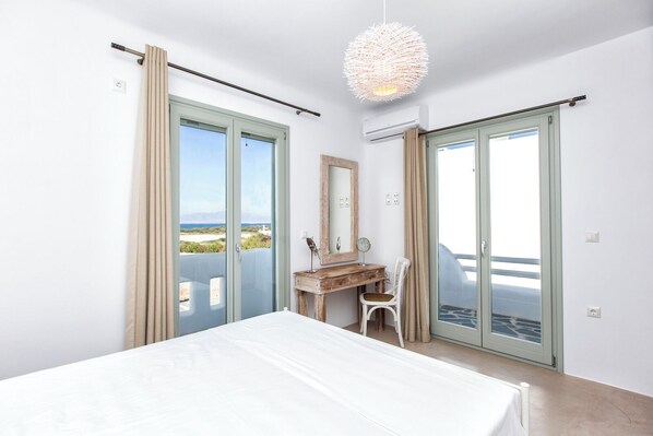 5 bedrooms, iron/ironing board, WiFi, bed sheets