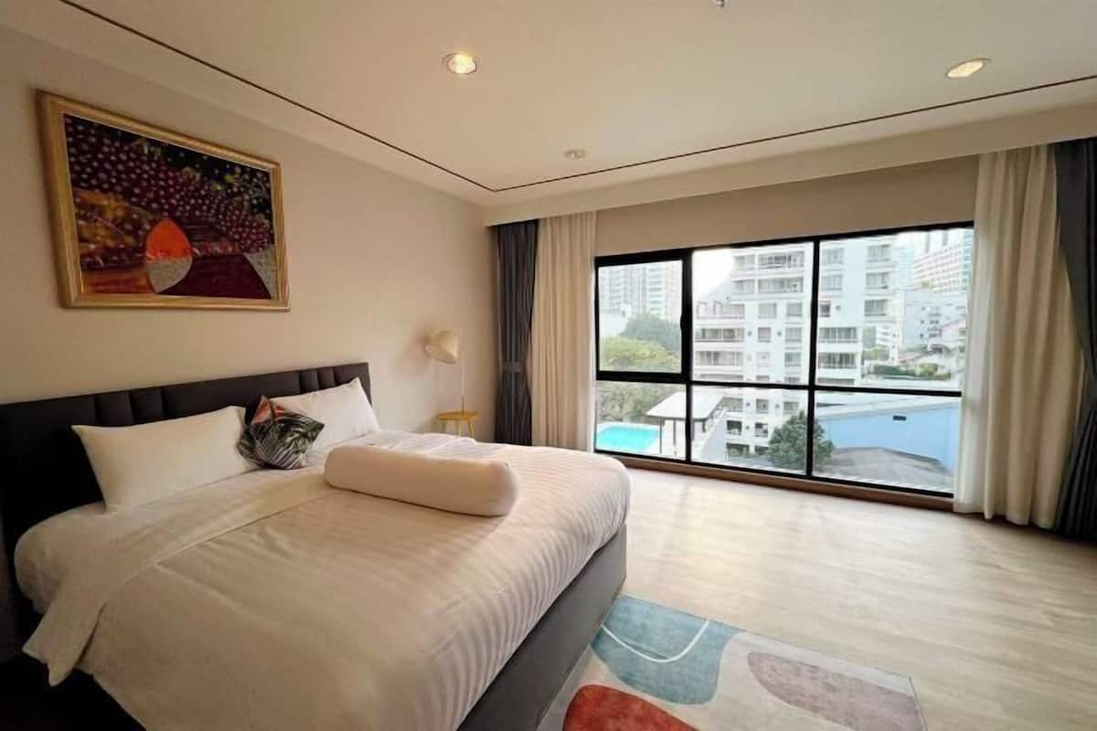 Premium bedding, down comforters, desk, laptop workspace