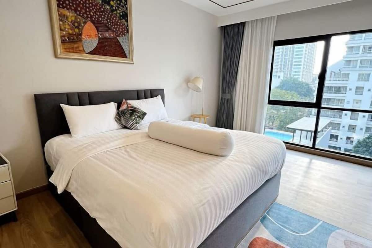 Premium bedding, down comforters, desk, laptop workspace