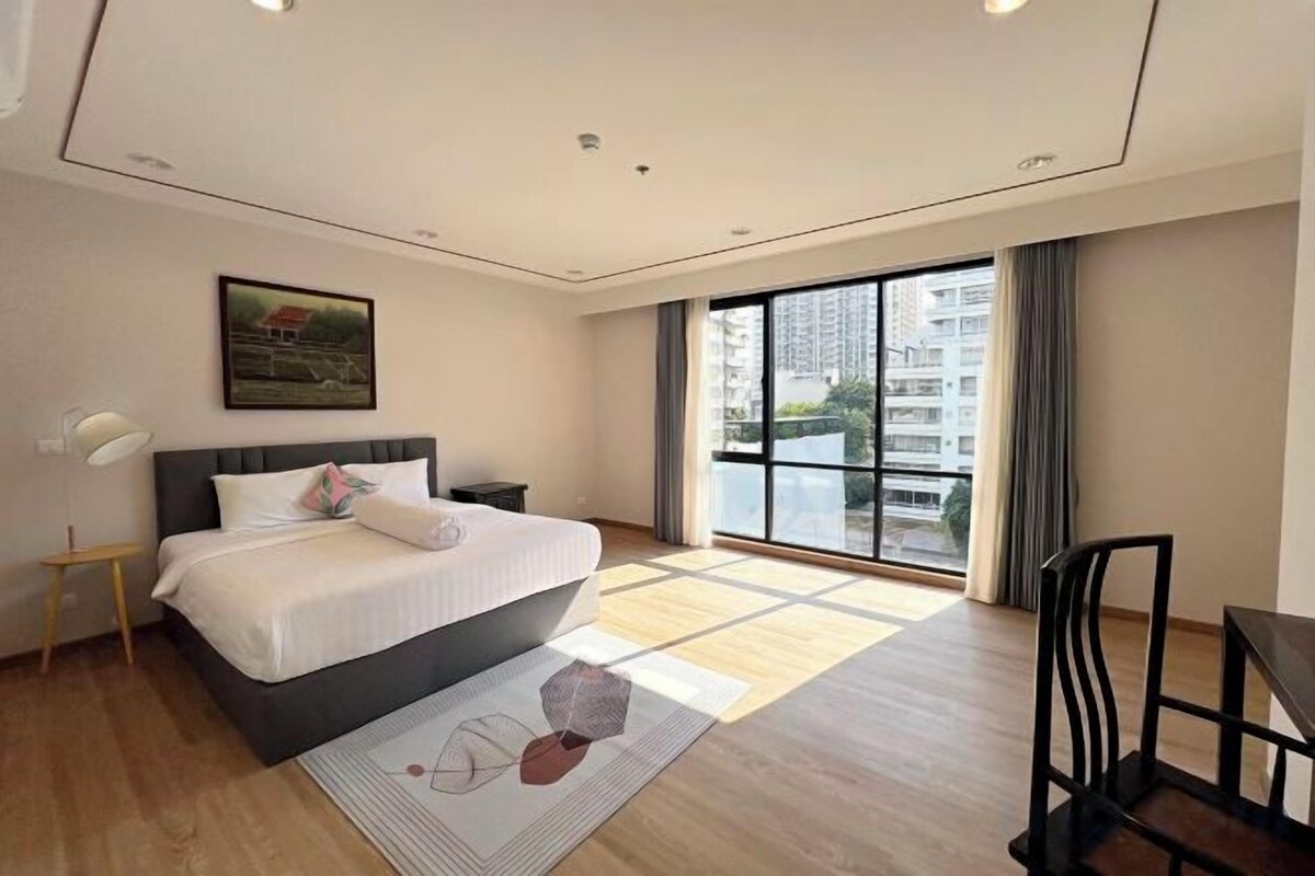 Premium bedding, down comforters, desk, laptop workspace