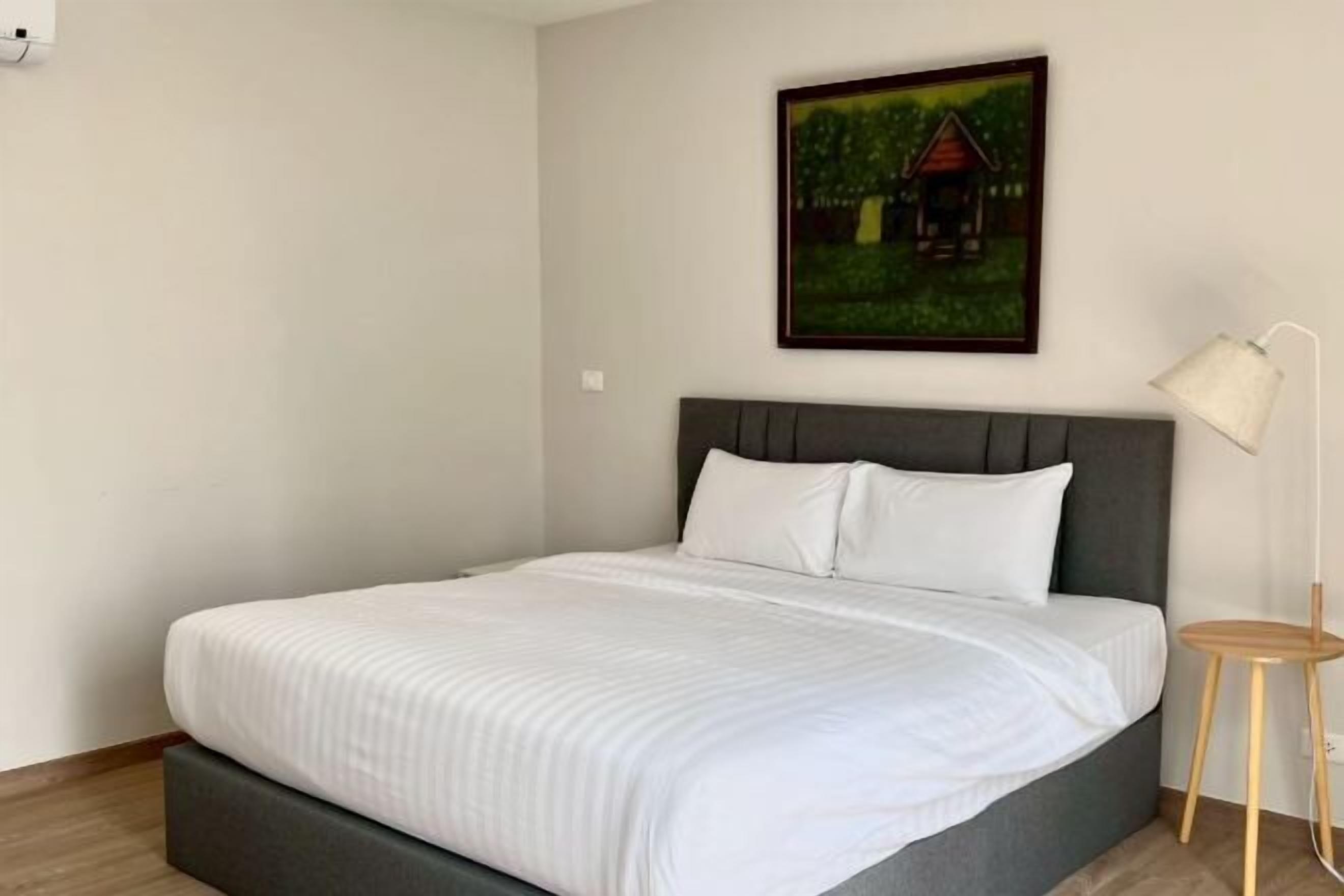 Premium bedding, down comforters, individually furnished, desk