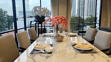 4 Bedrooms Exclusive Apartment (Unit 301) | Servicio a la habitación
