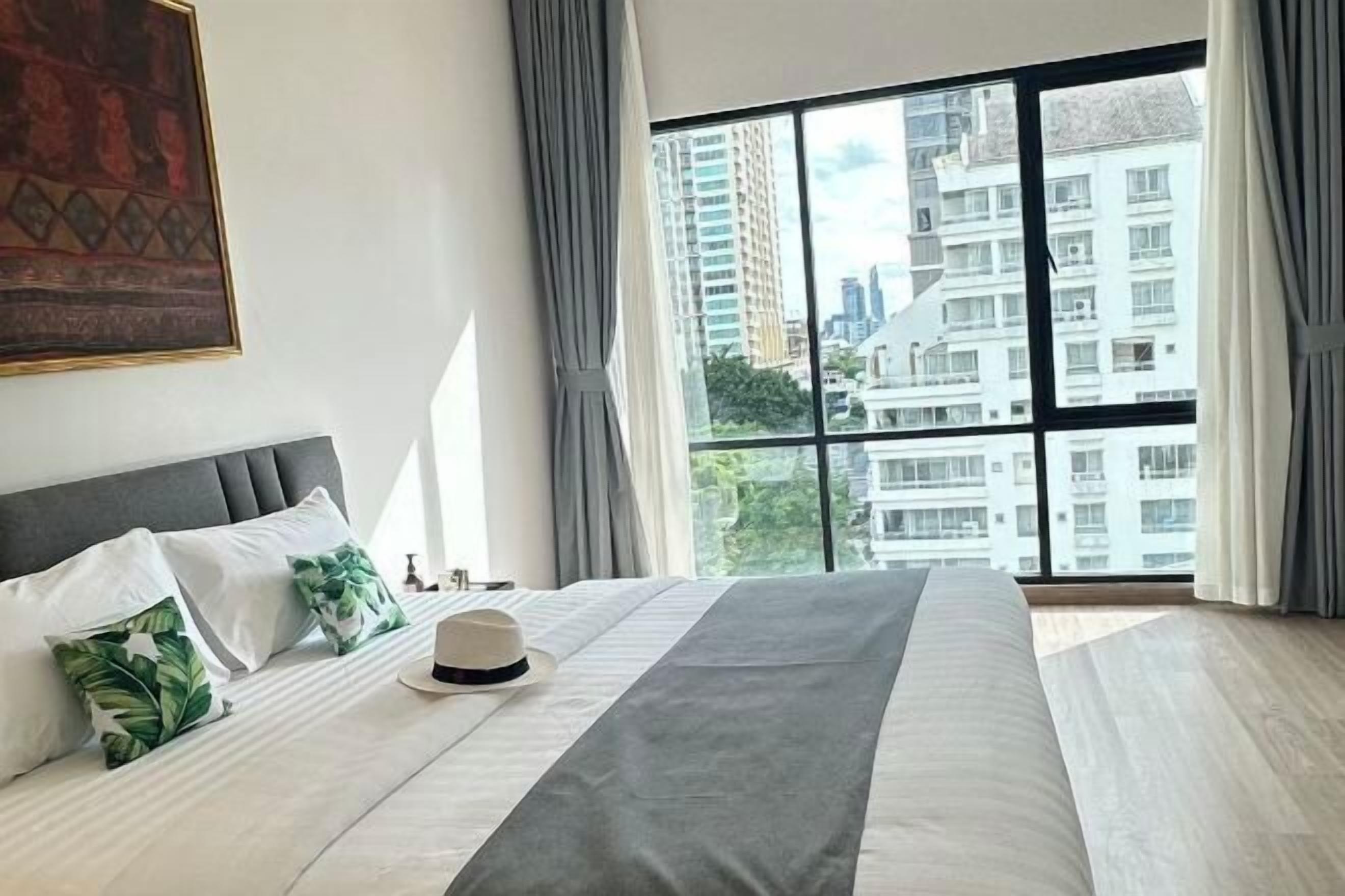 Premium bedding, down comforters, individually furnished, desk