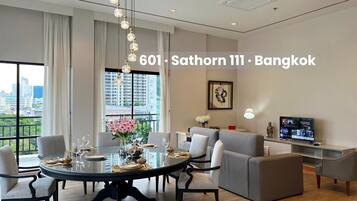 4 Bedrooms Exclusive Apartment (Unit 601) | Living area | 46-inch Smart TV with digital channels