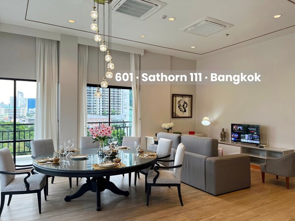 4 Bedrooms Exclusive Apartment (Unit 601) | Living area | 46-inch Smart TV with digital channels