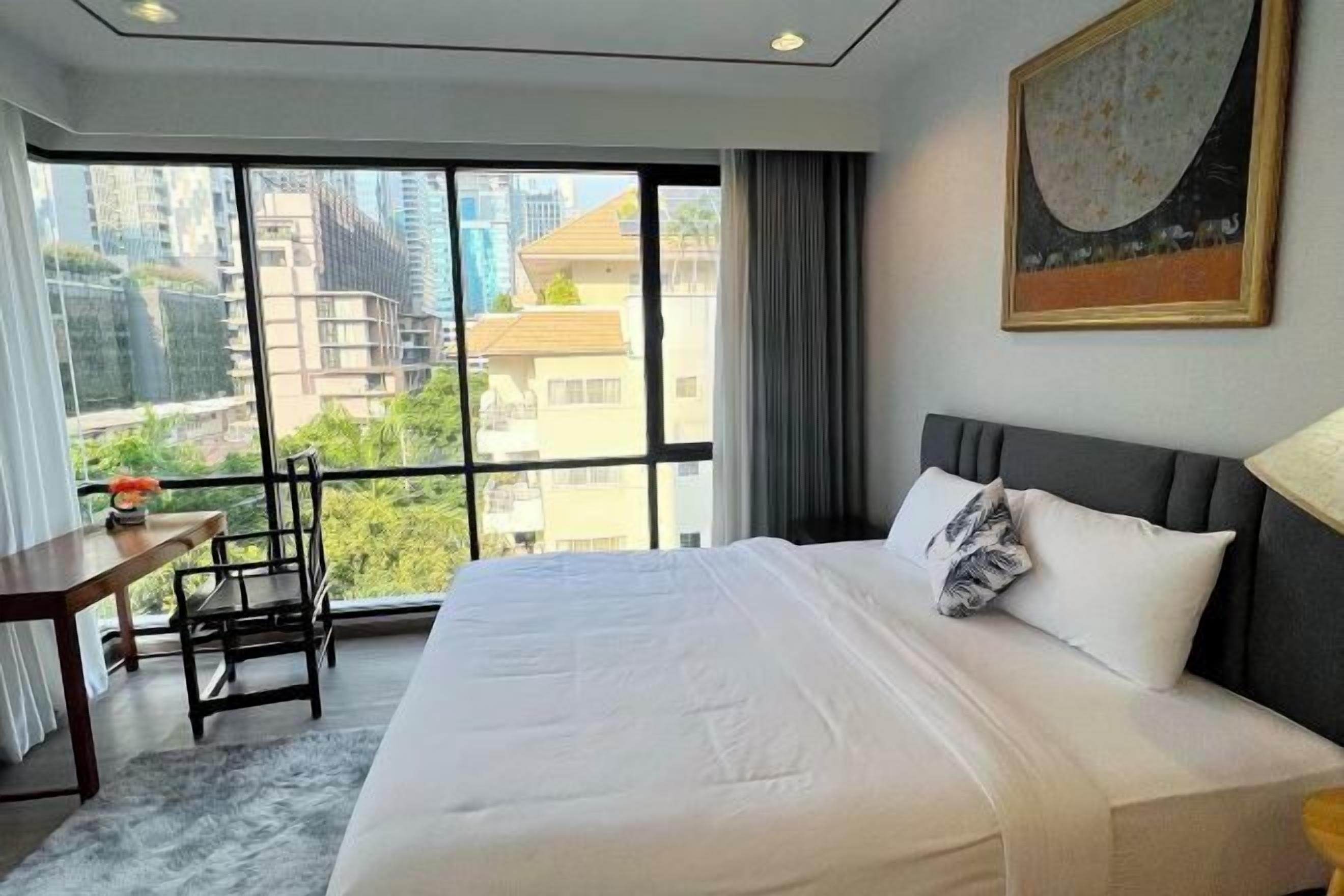 Premium bedding, down comforters, individually furnished, desk