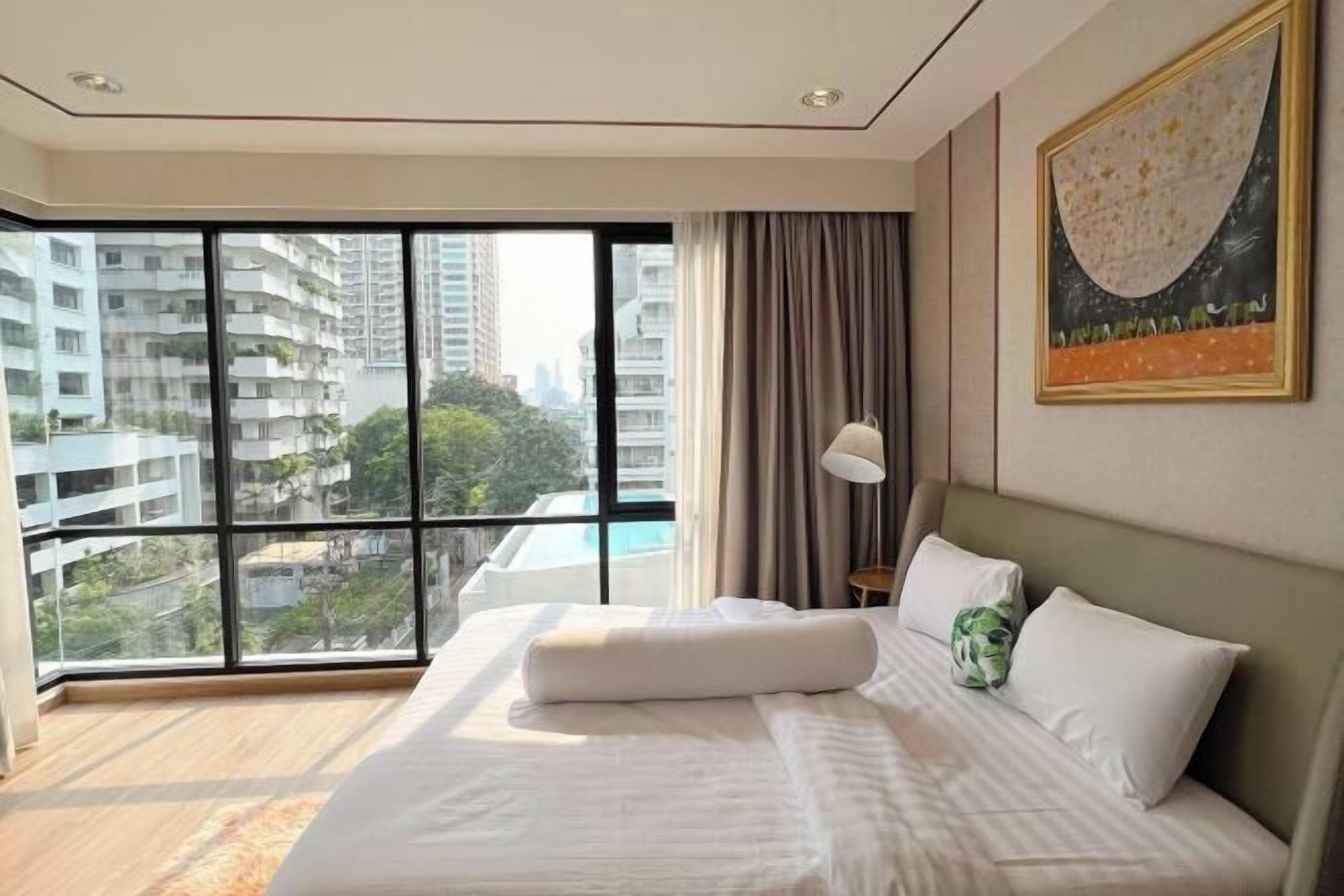 Premium bedding, down comforters, individually furnished, desk