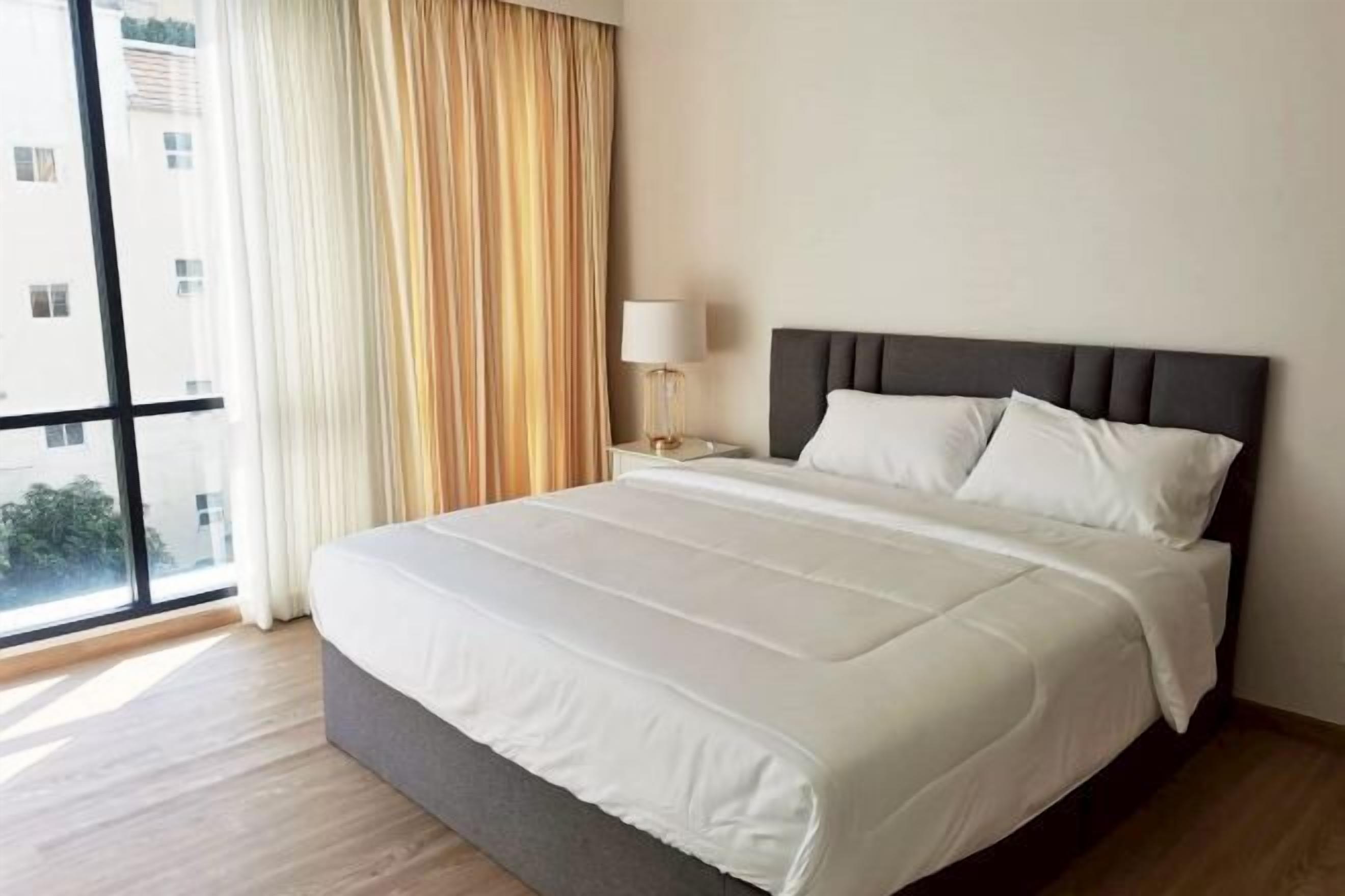 Premium bedding, down comforters, individually furnished, desk