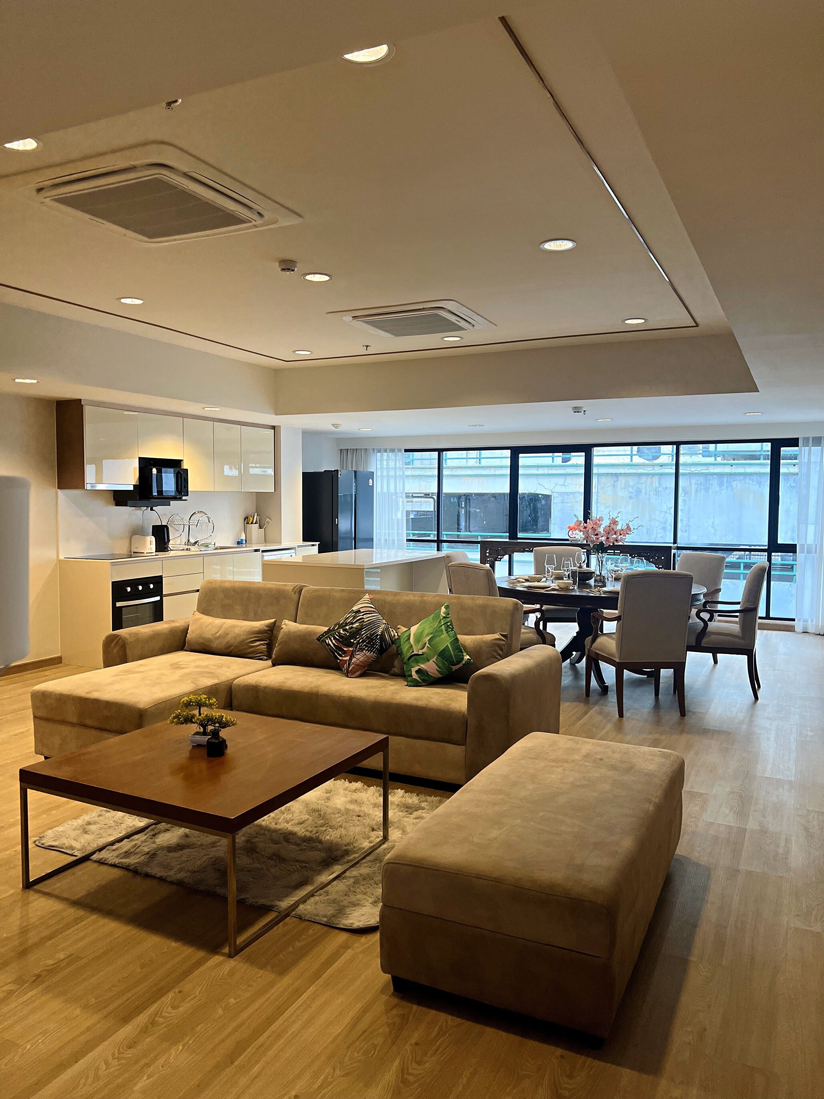 3 Bedrooms Exclusive Apartment (Unit 503) | 起居區 | 46-吋智慧型電視，提供數位頻道