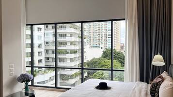 4 Bedrooms Exclusive Apartment (Unit 601) | Premium bedding, down comforters, individually furnished, desk