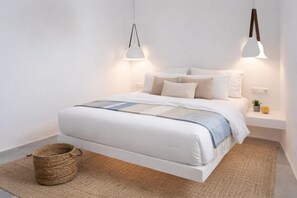 4 chambres, fer et planche à repasser, lit de bébé portatif