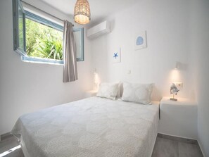 6 bedrooms, WiFi, bed sheets