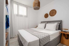 3 bedrooms, travel cot, free WiFi, bed sheets