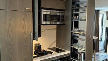 Mikrobølgeovn, kokeplater og oppvaskmaskin