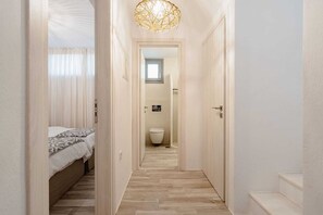 3 bedrooms, travel cot, free WiFi, bed sheets