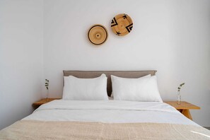 3 bedrooms, travel cot, free WiFi, bed sheets - Villa Kaya, Family-Friendly Plaka Beach, Naxos (Naxos)