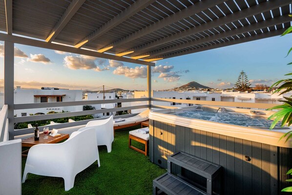 مغطس سبا خارجي