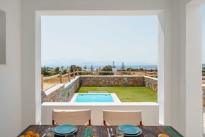 Outdoor dining - Villa Azur, Agia Anna (Naxos)