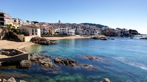 A coastal town with white buildings, clear blue waters, and rocky shores. - Can Benet Pl in Calella de Palafrugell (Palafrugell)