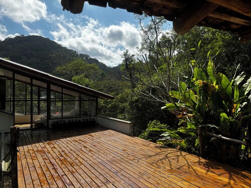 Recanto Darwin, spacious, fresh and equipped, with swimming pool, in the State Park.