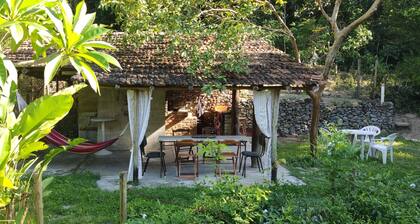 Recanto Darwin, spacious, fresh and equipped, with swimming pool, in the State Park.