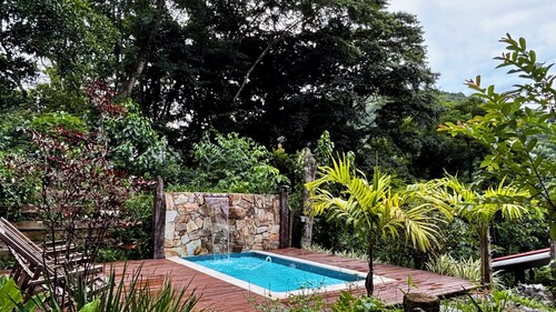 Recanto Darwin, spacious, fresh and equipped, with swimming pool, in the State Park.