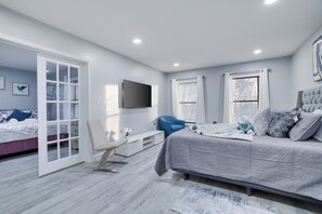 3 habitaciones, escritorio, tabla de planchar con plancha y wifi gratis