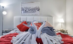 3 chambres, bureau, fer et planche à repasser, accès au Wi-Fi (inclus)