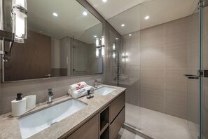 Apartment, 1 King Bed, City View | Bathroom | Free toiletries, hair dryer, soap, shampoo - Iconic Views -Burj Khalifa & Fountain Views (Dubai)