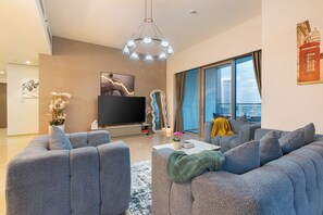 52-inch flat-screen TV with cable channels - Iconic Views -Burj Khalifa & Fountain Views (Dubai)