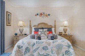 2 bedrooms, desk, iron/ironing board, WiFi