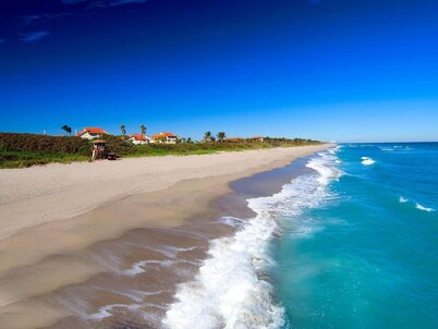 Beachy Retreat 1 Mile to Beach