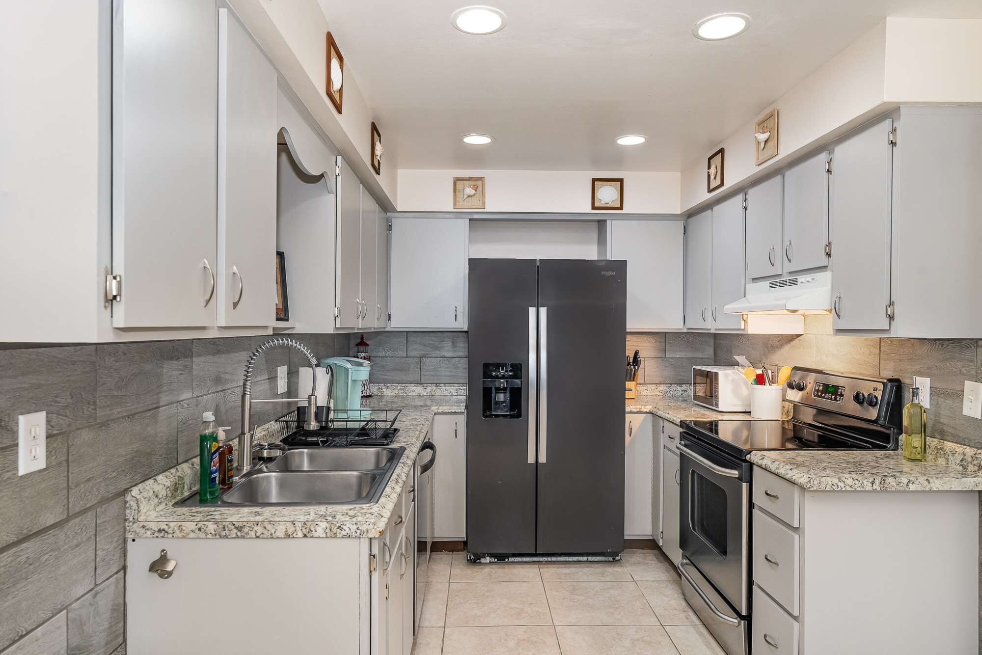 Refrigerador, microondas, horno y parrilla de estufa 