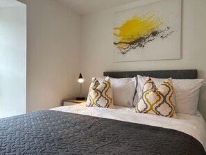 2 室のベッドルーム、アイロン / アイロン台、WiFi