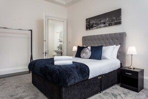 2 chambres, fer et planche Ă  repasser, Wi-Fi gratuit, draps fournis