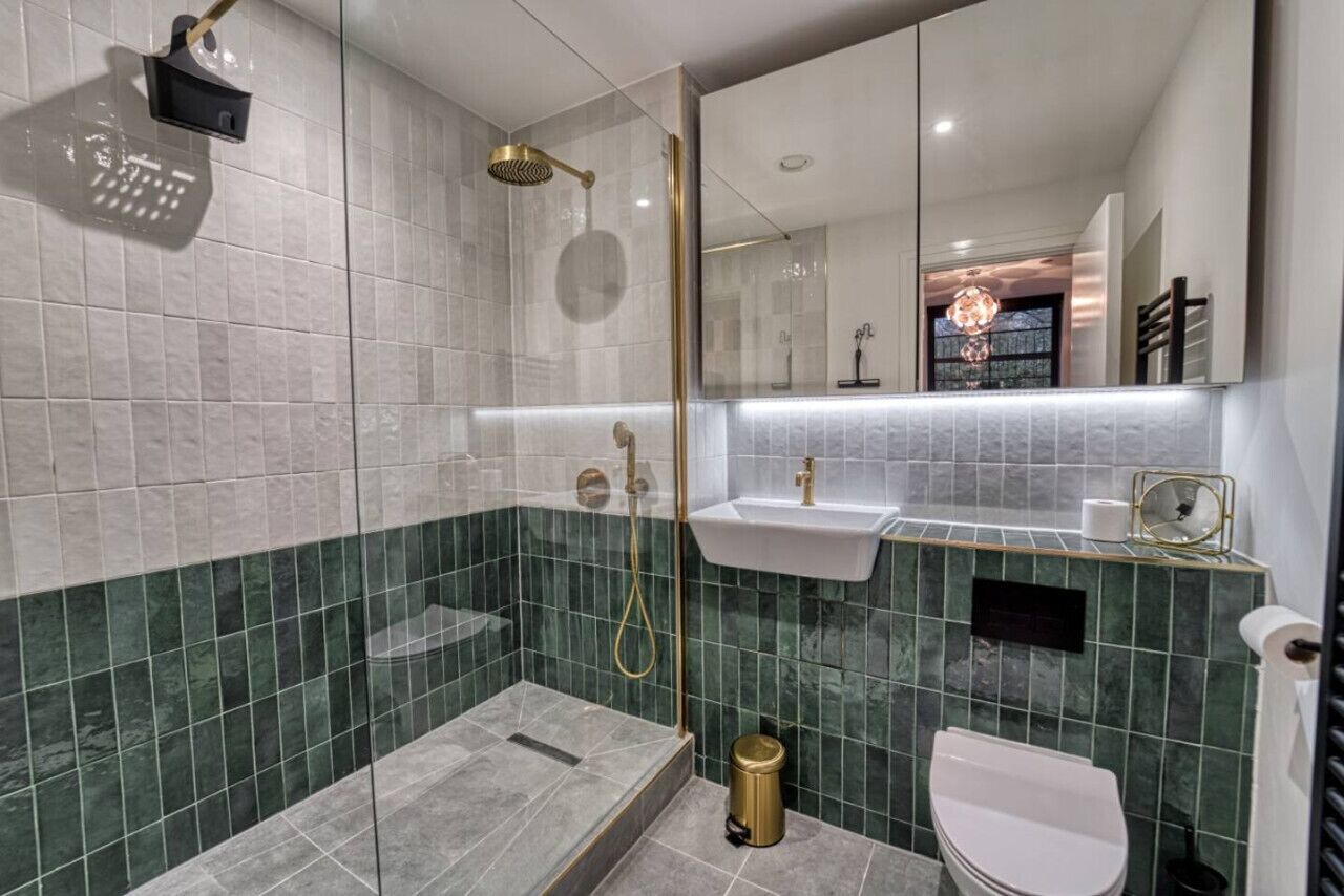 Hair dryer, towels