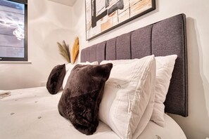 3 Schlafzimmer, Schreibtisch, Bügeleisen/Bügelbrett, kostenloses WLAN