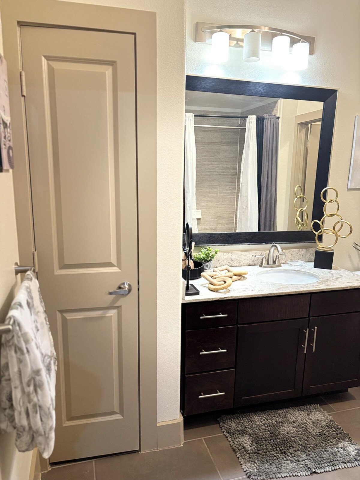 Photo 24 of Cozy 1-bedroom condo in fantastic Downtown Houston with fitness room, WiFi !