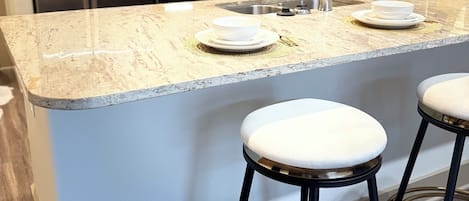 雪櫃、微波爐、焗爐、爐具