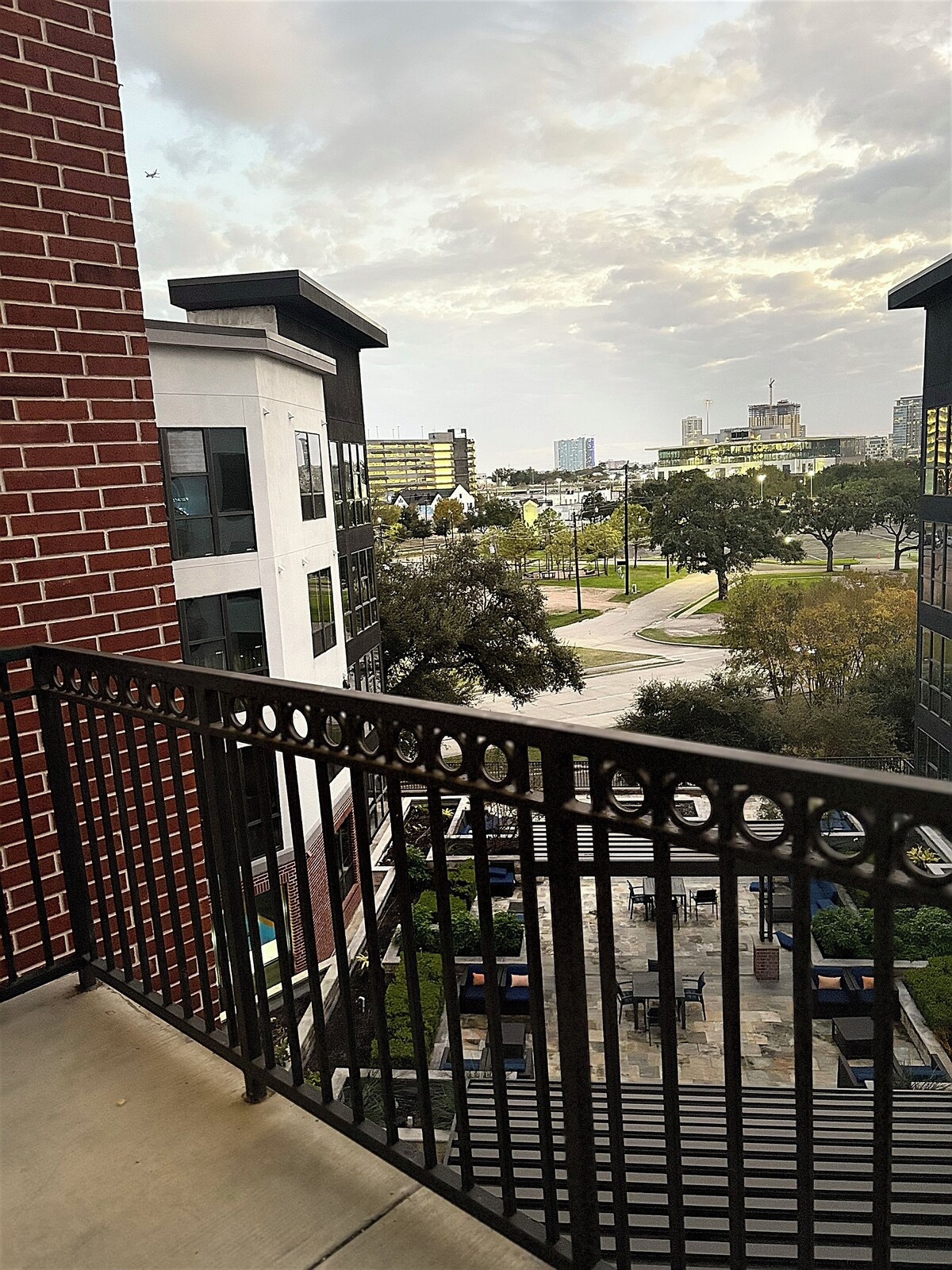 Photo 41 of Cozy 1-bedroom condo in fantastic Downtown Houston with fitness room, WiFi !