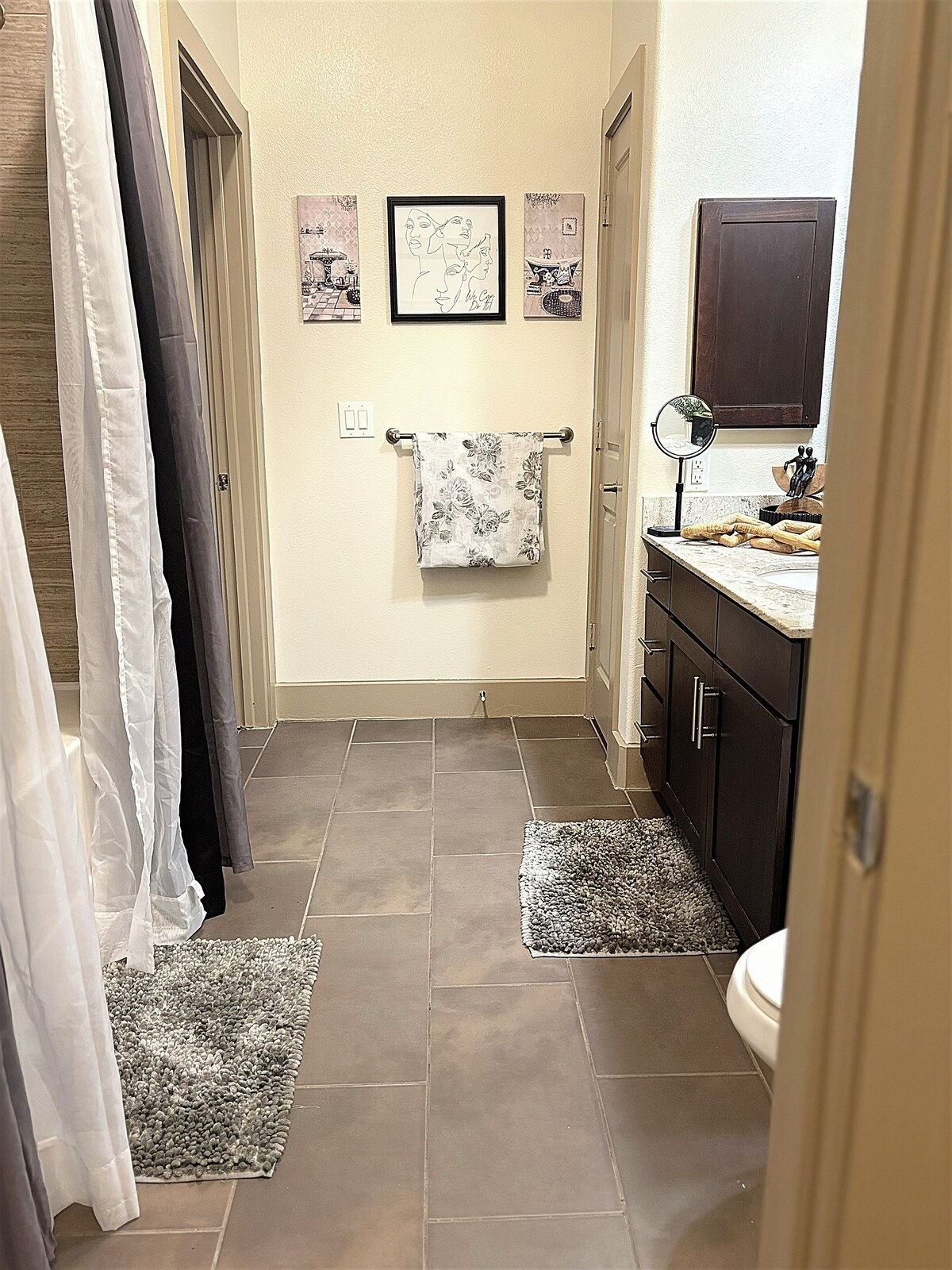 Photo 23 of Cozy 1-bedroom condo in fantastic Downtown Houston with fitness room, WiFi !
