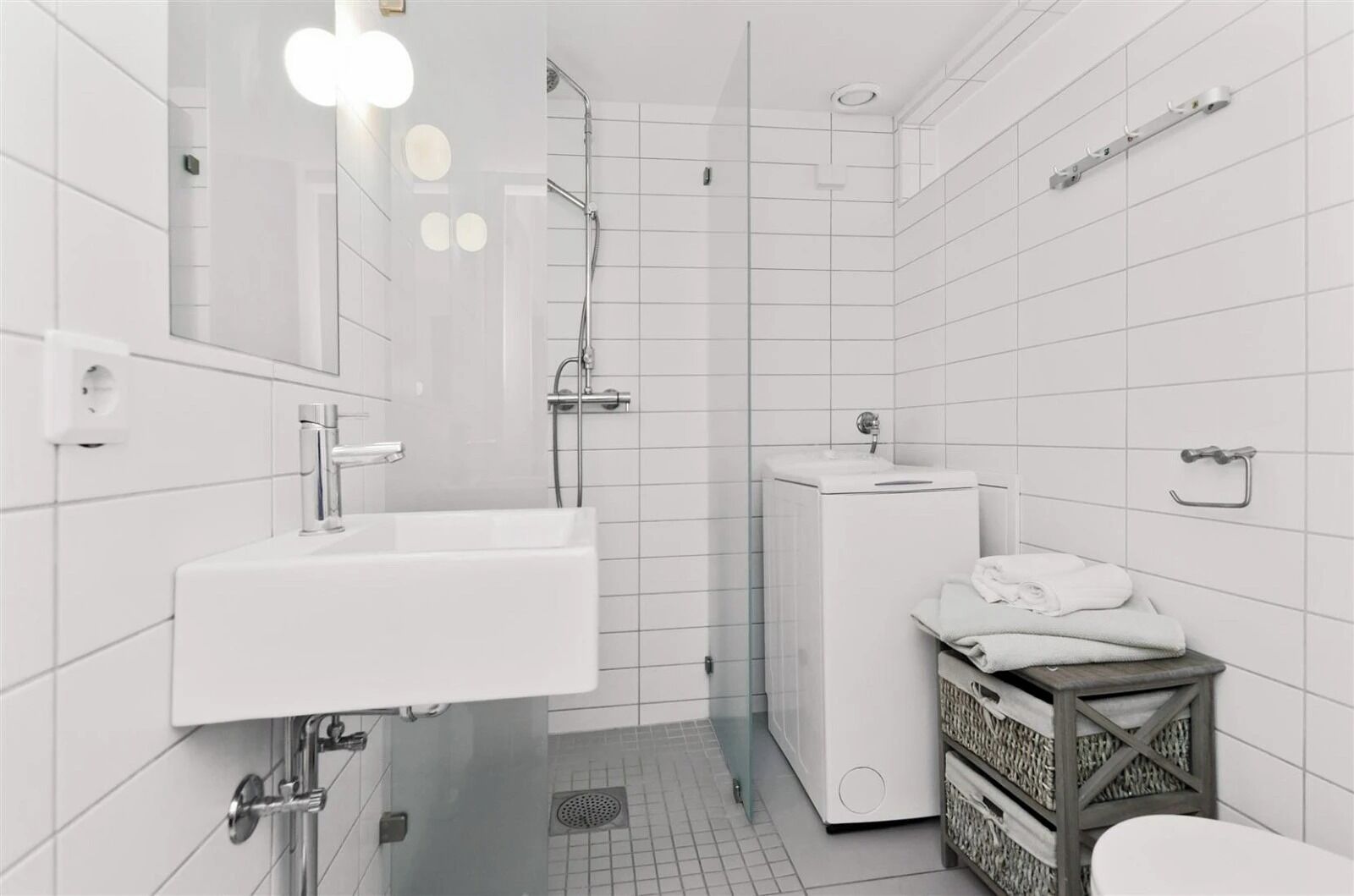 Shower, towels, soap, toilet paper