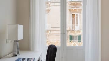 2 bedrooms, iron/ironing board, cots/infant beds, free WiFi