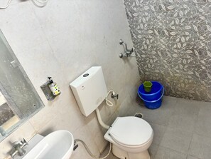 Deluxe Double Room | Bathroom