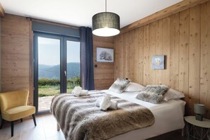 5 habitaciones, tabla de planchar con plancha, wifi y ropa de cama 