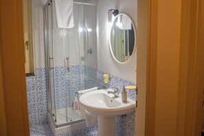 Villa, balkon, uitzicht op zee | Badkamer
