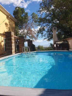 Seasonal outdoor pool - Artemide Villa Luna con Piscina (San Cipriano Picentino)