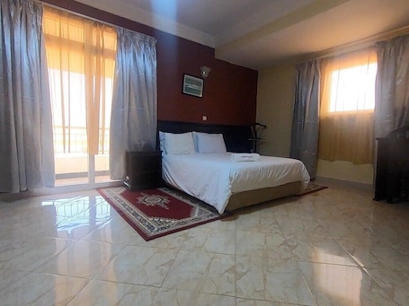 笔记本电脑工作区、免费 WiFi